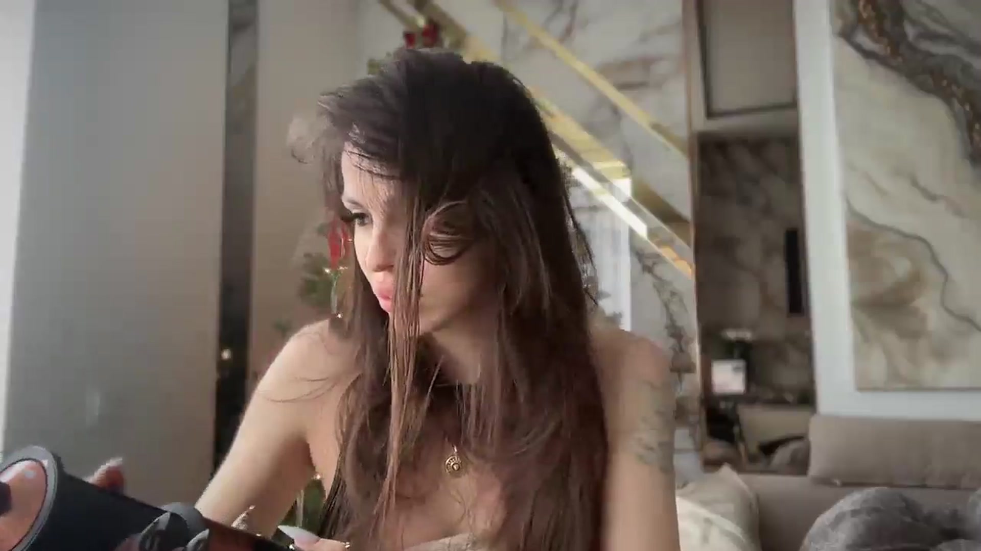 Gallery image thumbnail from UGLYGIRL_'s myfreecams stream on, 01/12/2025, 10:50 image 13 of 20