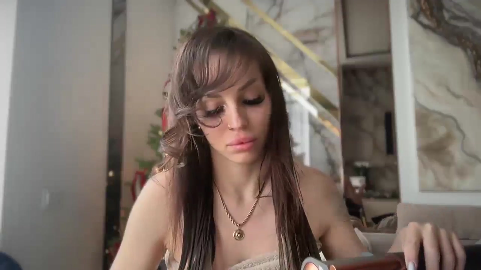 Gallery image thumbnail from UGLYGIRL_'s myfreecams stream on, 01/12/2025, 10:50 image 10 of 20