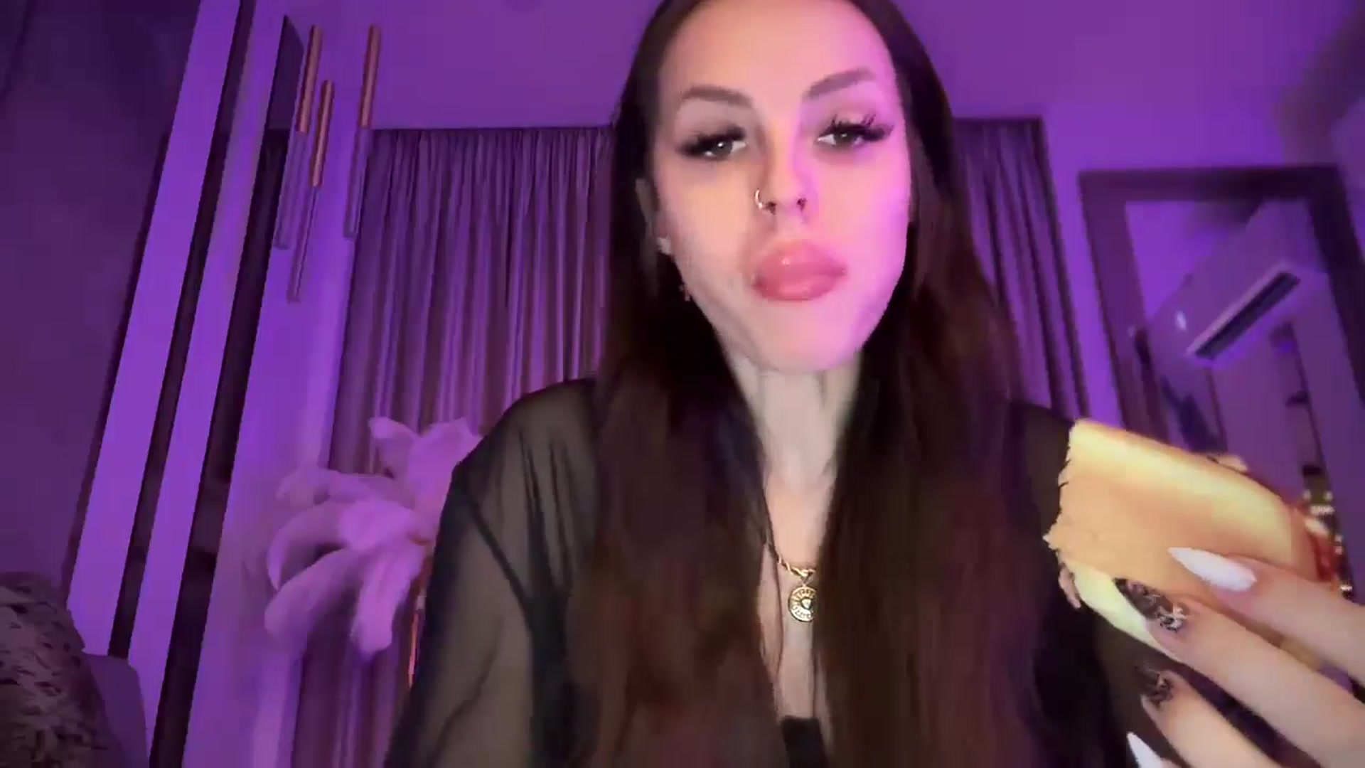Gallery image thumbnail from UGLYGIRL_'s myfreecams stream on, 01/27/2025, 19:21 image 2 of 20