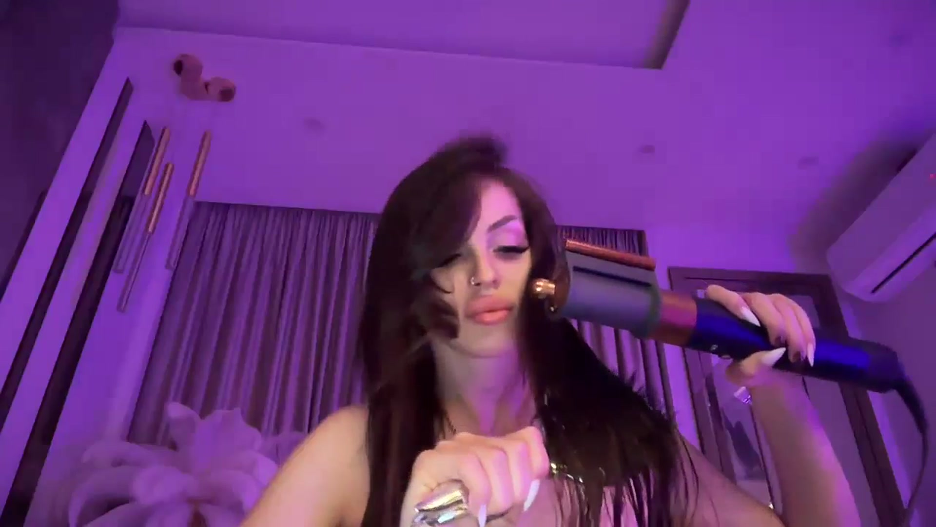 Gallery image thumbnail from UGLYGIRL_'s myfreecams stream on, 01/28/2025, 22:19 image 14 of 20