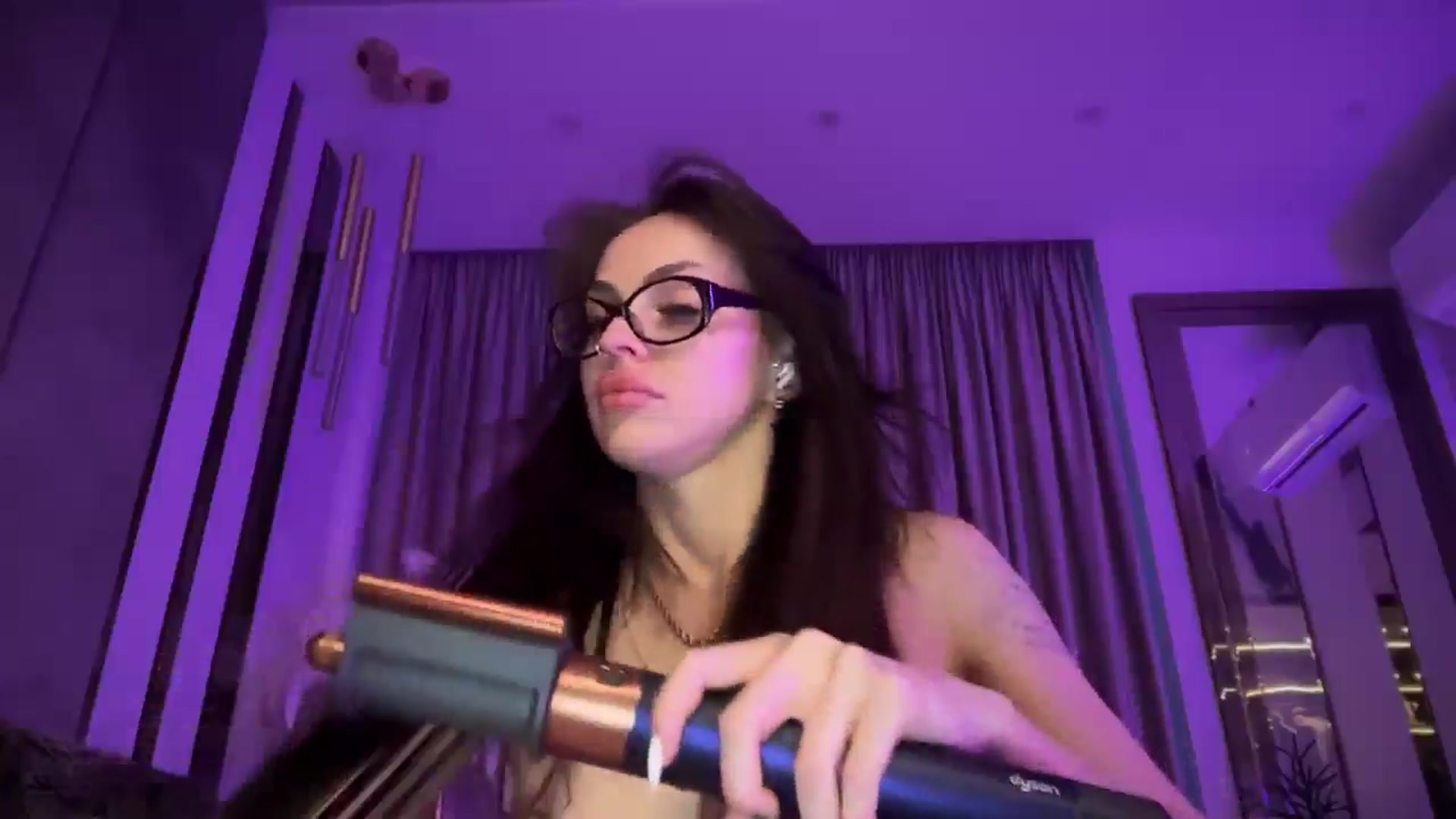 Gallery image thumbnail from UGLYGIRL_'s myfreecams stream on, 01/31/2025, 05:28 image 3 of 20