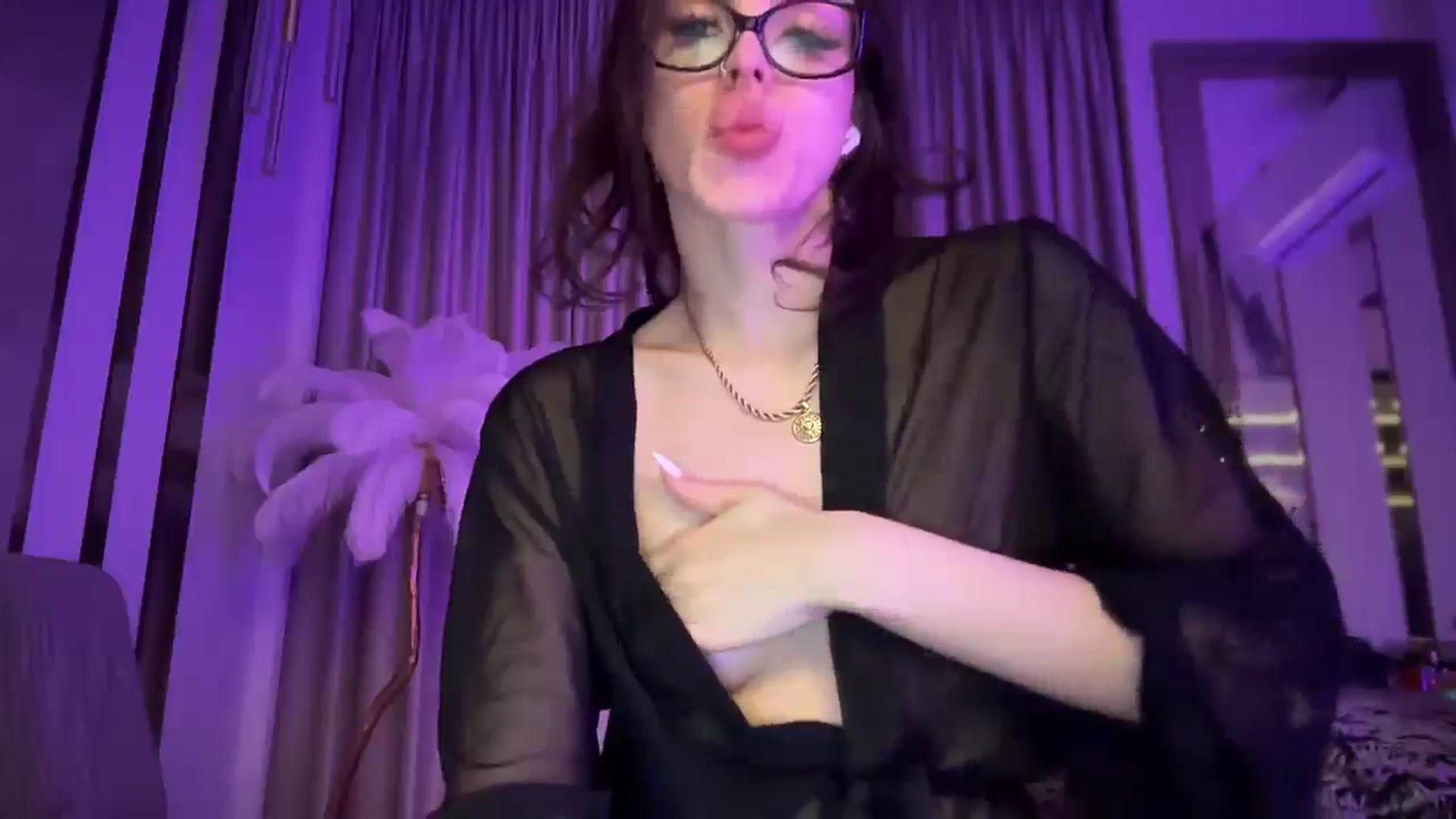 Gallery image thumbnail from UGLYGIRL_'s myfreecams stream on, 02/04/2025, 03:37 image 17 of 20