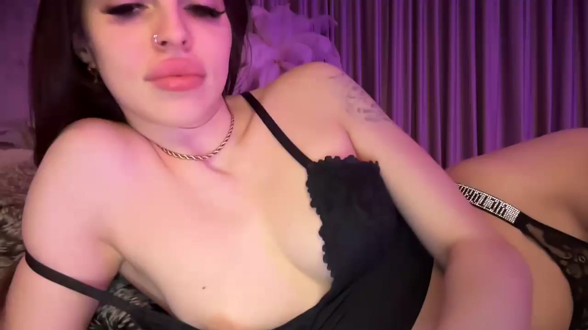 Gallery image thumbnail from UGLYGIRL_'s myfreecams stream on, 02/08/2025, 02:12 image 1 of 20