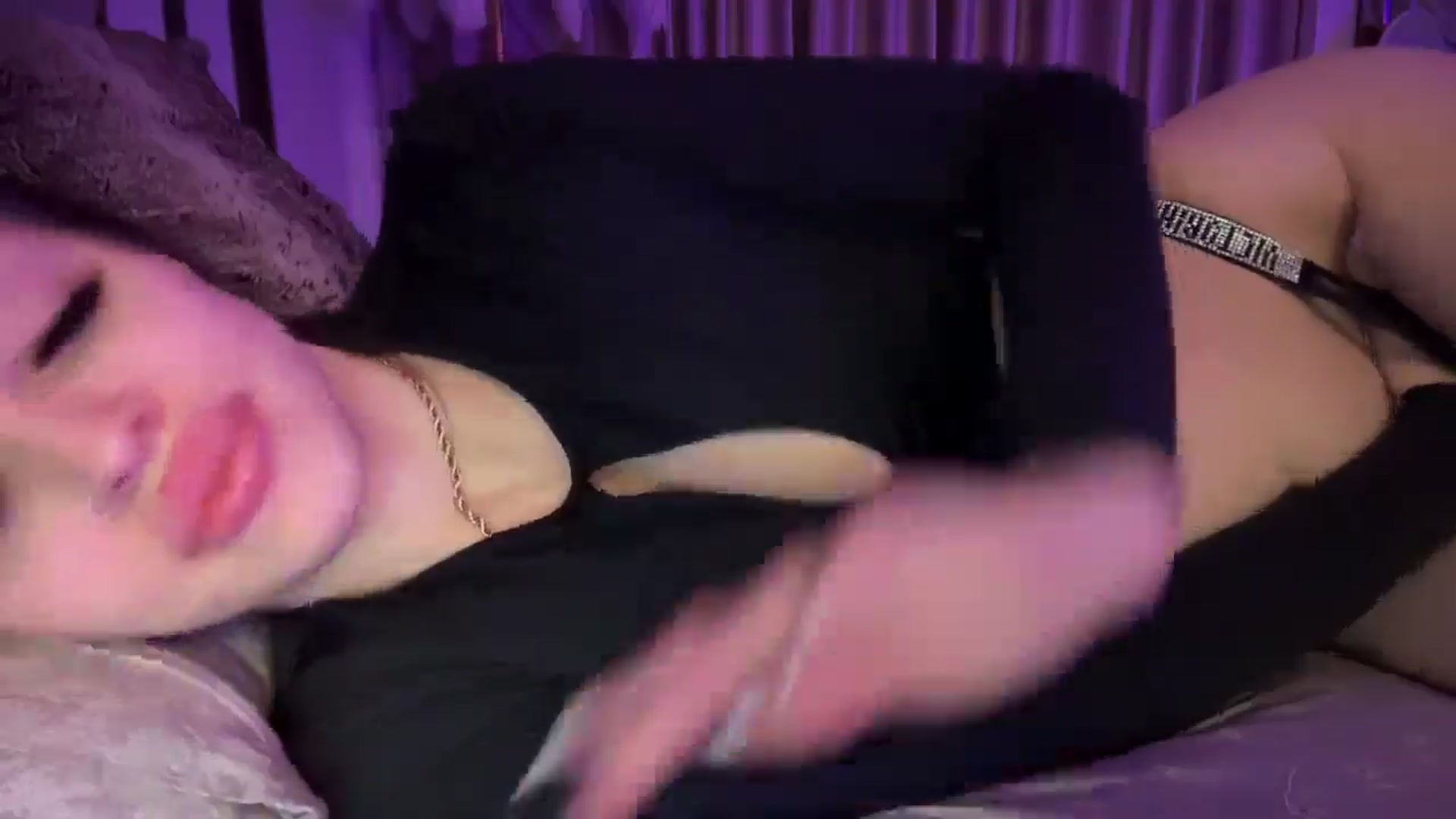 Gallery image thumbnail from UGLYGIRL_'s myfreecams stream on, 02/13/2025, 23:50 image 11 of 20