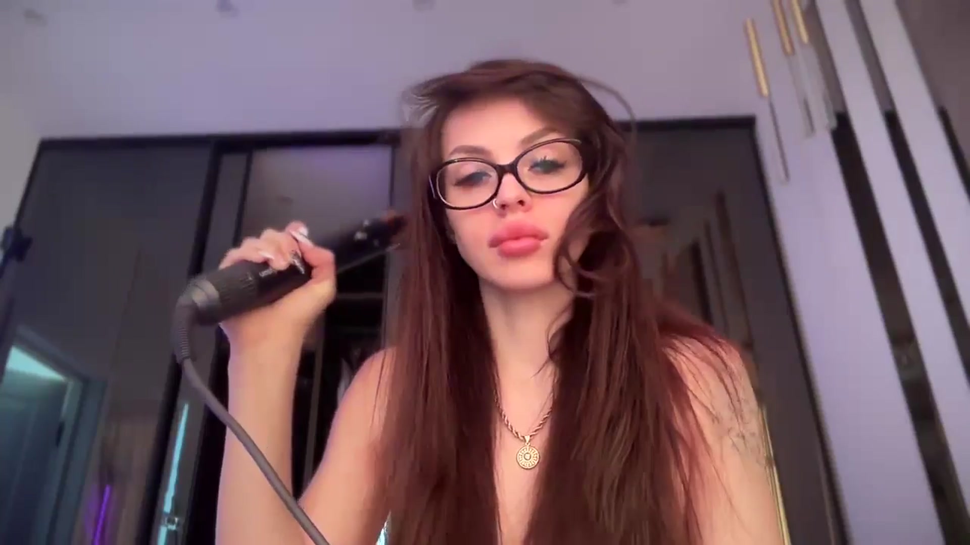 Gallery image thumbnail from UGLYGIRL_'s myfreecams stream on, 02/22/2025, 08:01 image 10 of 20