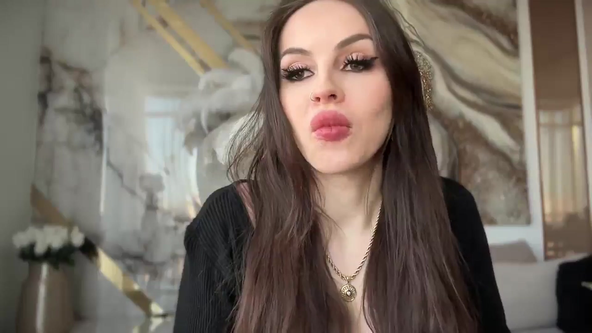 Gallery image thumbnail from UGLYGIRL_'s myfreecams stream on, 03/16/2025, 15:22 image 13 of 20