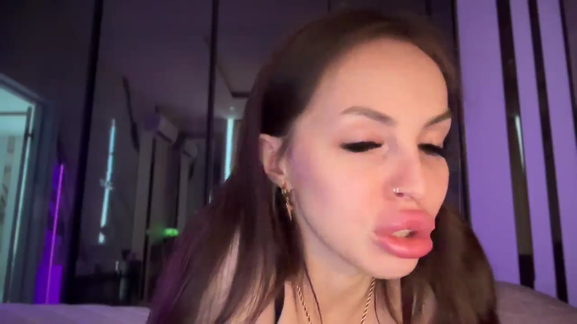 Gallery image thumbnail from UGLYGIRL_'s myfreecams stream on, 03/21/2025, 11:37 image 4 of 20