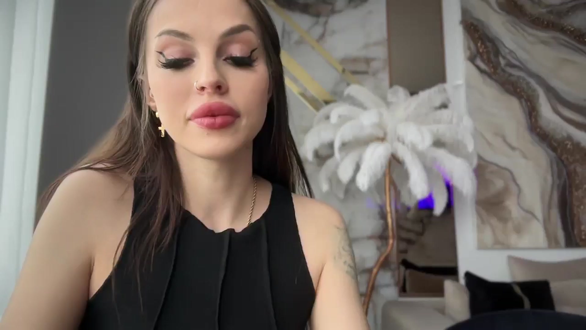 Gallery image thumbnail from UGLYGIRL_'s myfreecams stream on, 03/24/2025, 13:05 image 8 of 20