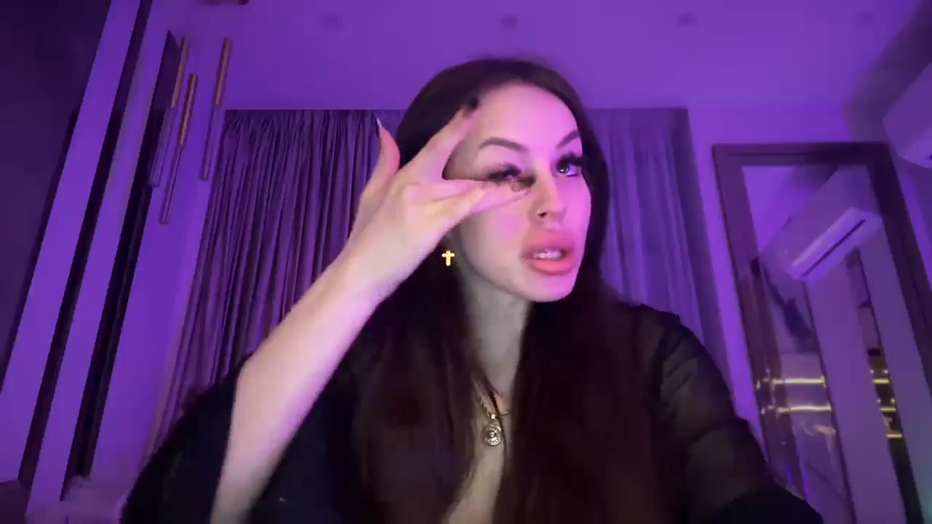 Gallery image thumbnail from UGLYGIRL_'s myfreecams stream on, 04/01/2025, 03:28 image 6 of 20