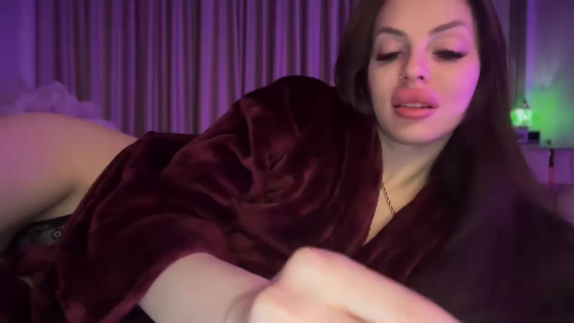 Gallery image thumbnail from UGLYGIRL_'s myfreecams stream on, 04/07/2025, 01:32 image 6 of 20