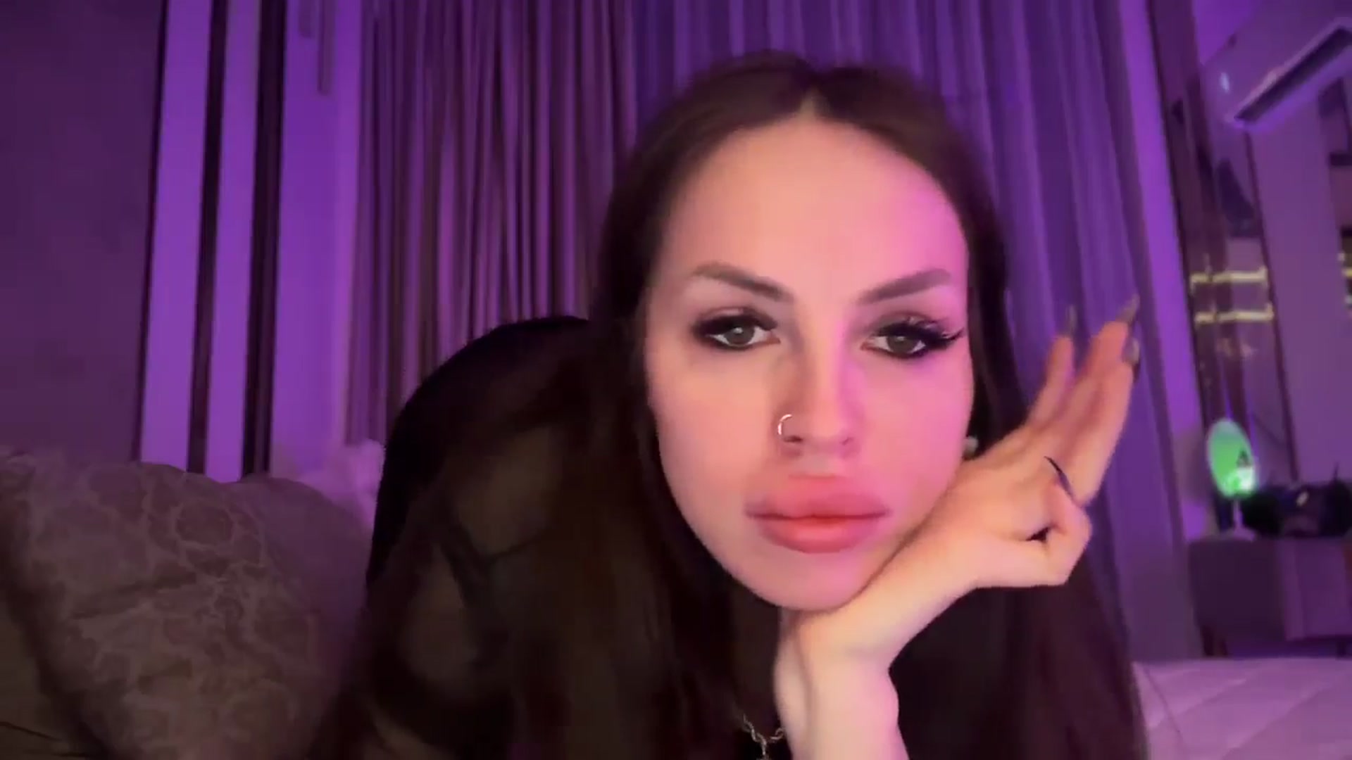 Gallery image thumbnail from UGLYGIRL_'s myfreecams stream on, 04/09/2025, 24:43 image 2 of 20