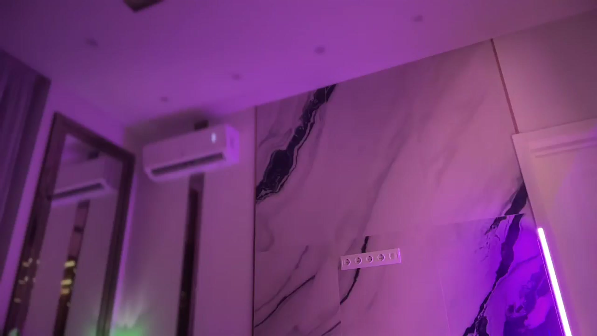 Gallery image thumbnail from UGLYGIRL_'s myfreecams stream on, 04/09/2025, 24:43 image 1 of 20