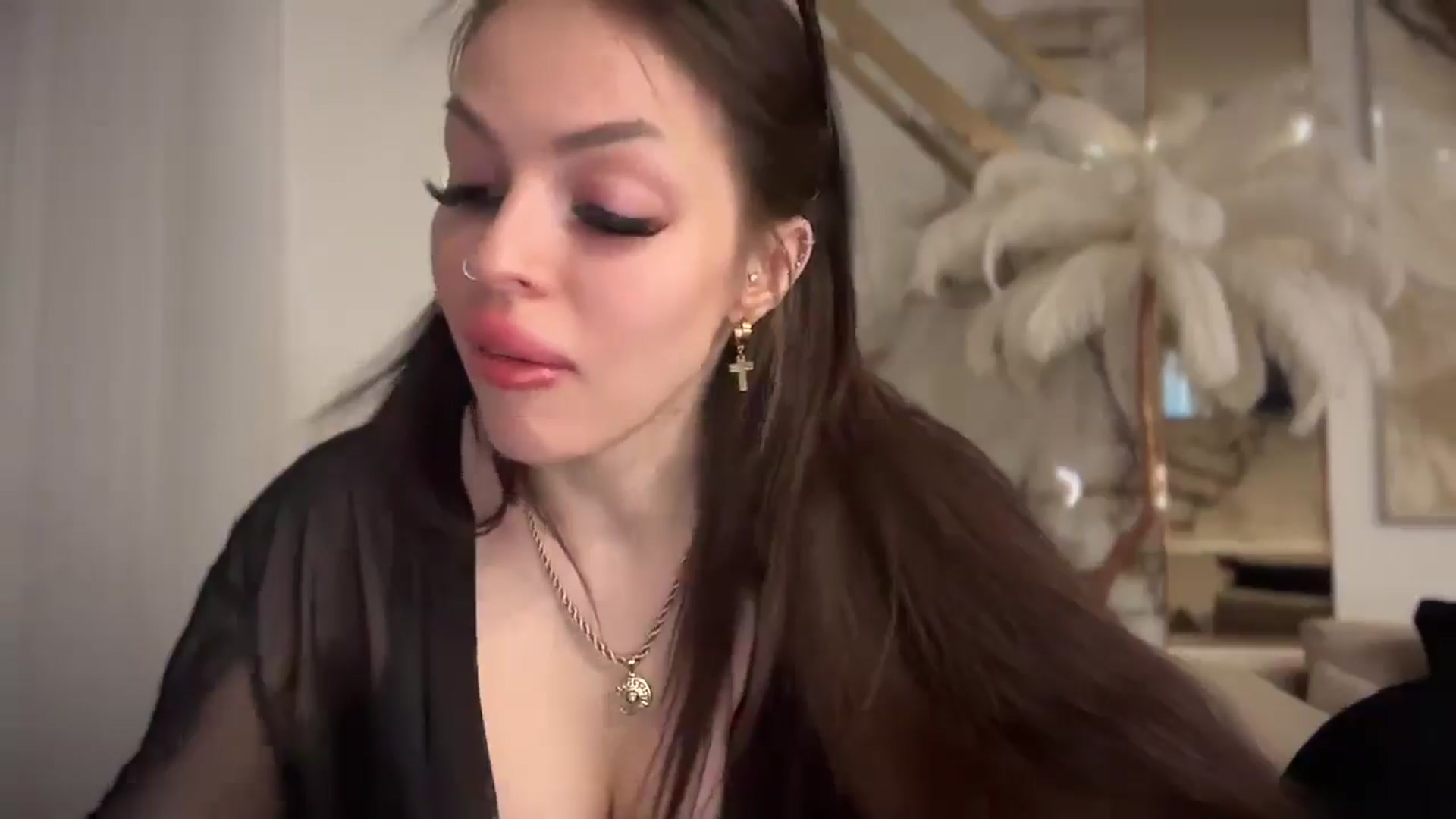Gallery image thumbnail from UGLYGIRL_'s myfreecams stream on, 04/18/2025, 23:47 image 8 of 20