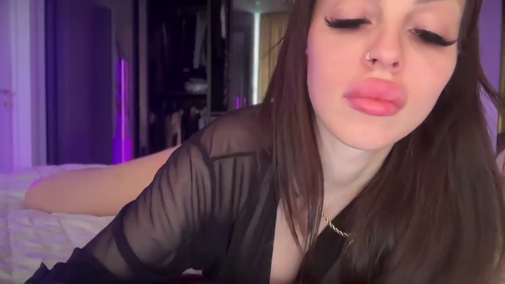 Gallery image thumbnail from UGLYGIRL_'s myfreecams stream on, 04/19/2025, 09:44 image 7 of 20