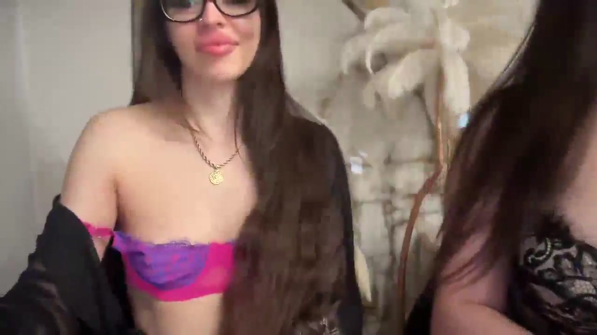 Gallery image thumbnail from UGLYGIRL_'s myfreecams stream on, 04/19/2025, 21:12 image 15 of 20