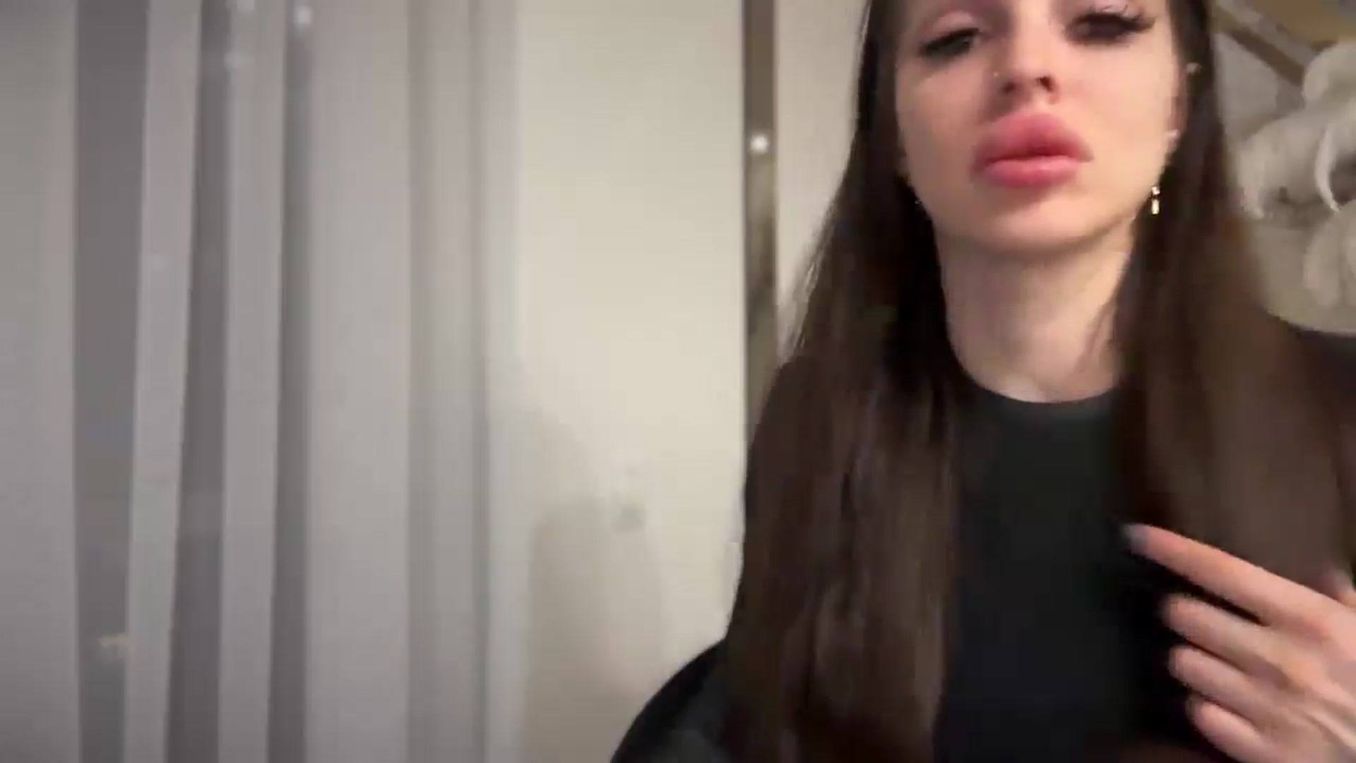 Gallery image thumbnail from UGLYGIRL_'s myfreecams stream on, 04/26/2025, 21:22 image 16 of 20