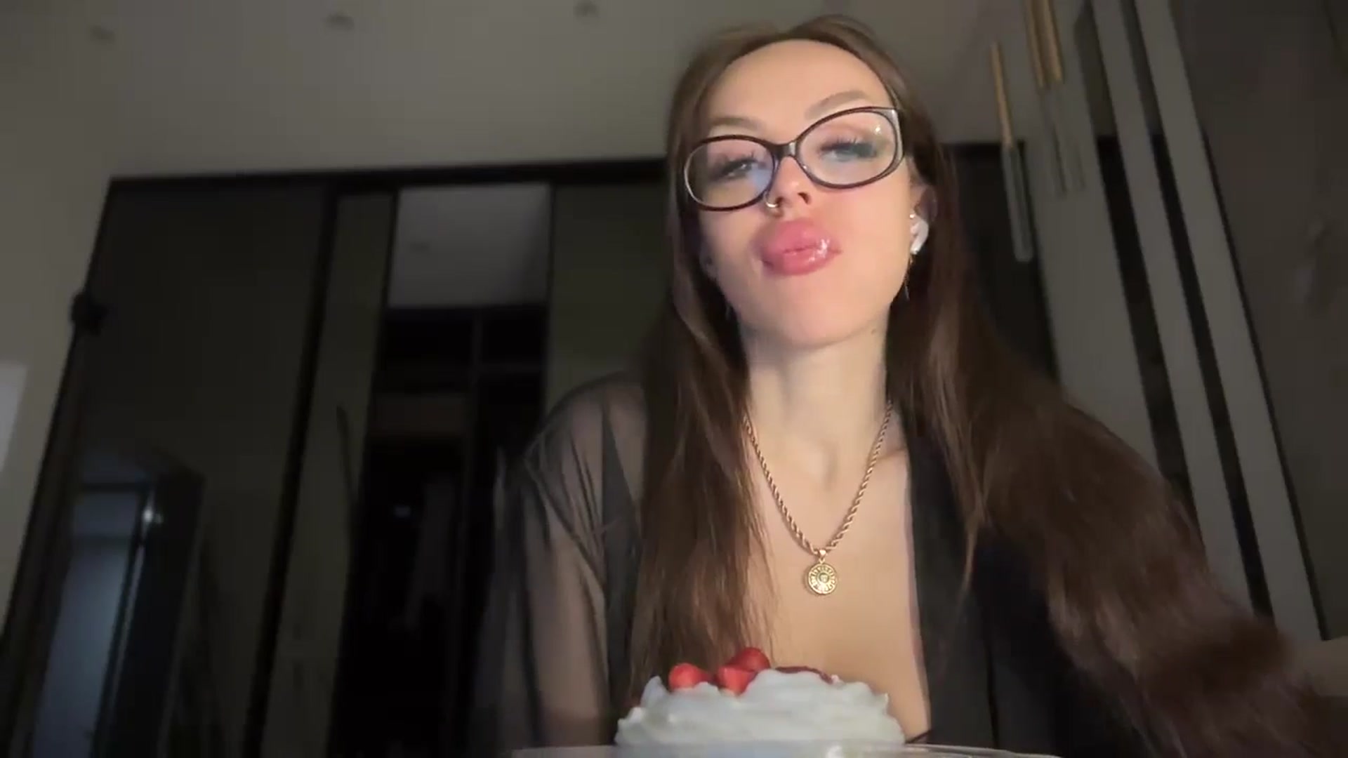 Gallery image thumbnail from UGLYGIRL_'s myfreecams stream on, 05/11/2025, 02:23 image 10 of 20
