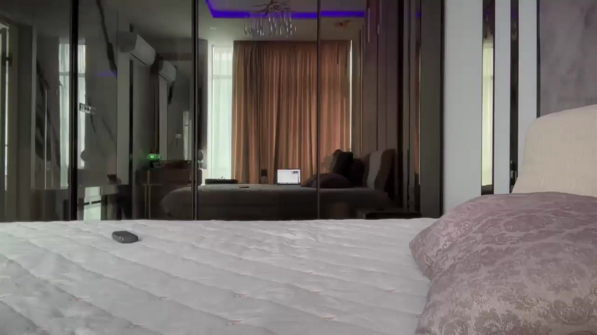 Gallery image thumbnail from UGLYGIRL_'s myfreecams stream on, 05/13/2025, 07:36 image 18 of 20