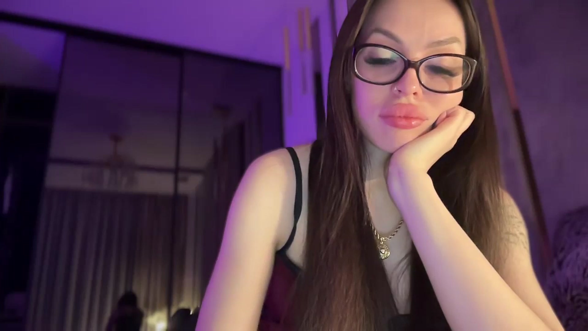 Gallery image thumbnail from UGLYGIRL_'s myfreecams stream on, 05/14/2025, 24:05 image 18 of 20