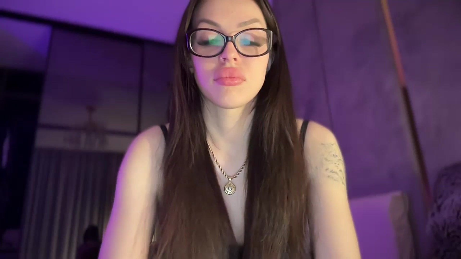 Gallery image thumbnail from UGLYGIRL_'s myfreecams stream on, 05/14/2025, 24:05 image 17 of 20