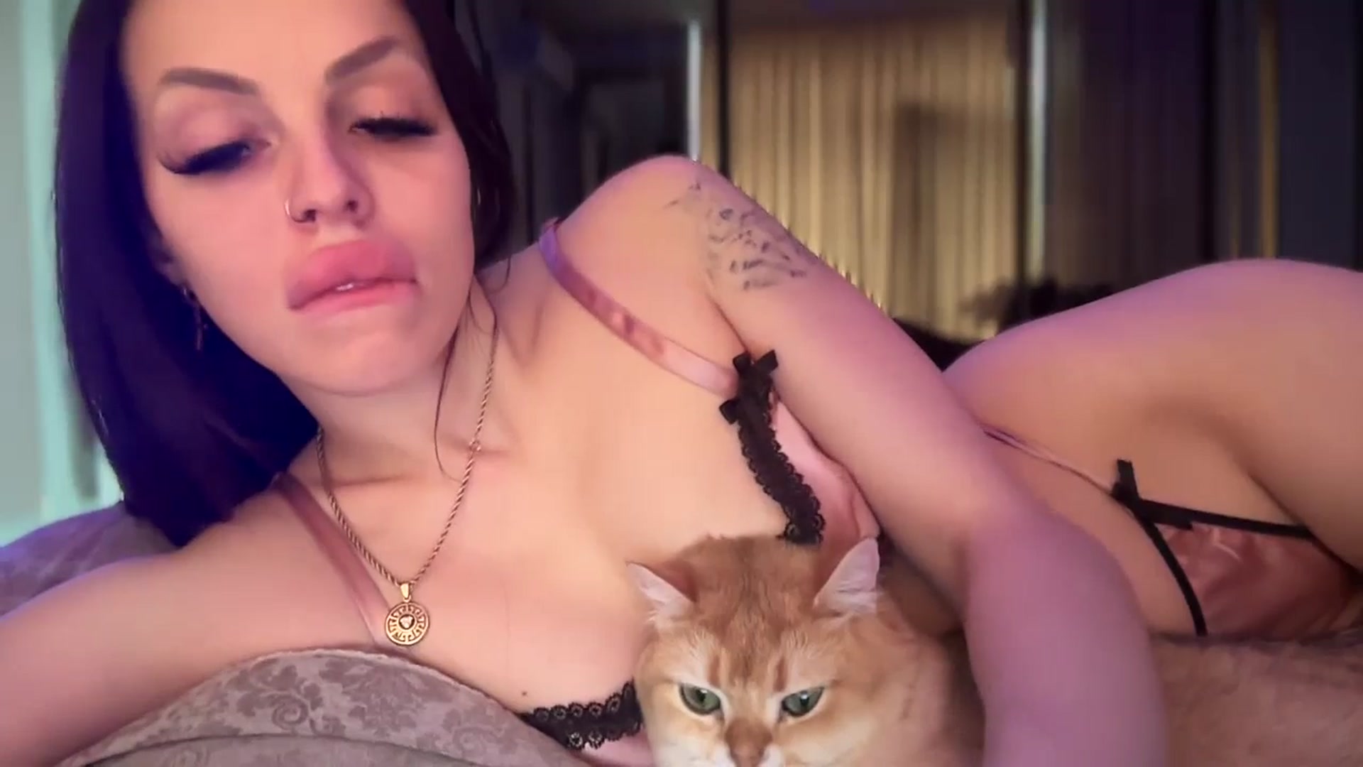 Gallery image thumbnail from UGLYGIRL_'s myfreecams stream on, 05/18/2025, 09:36 image 20 of 20
