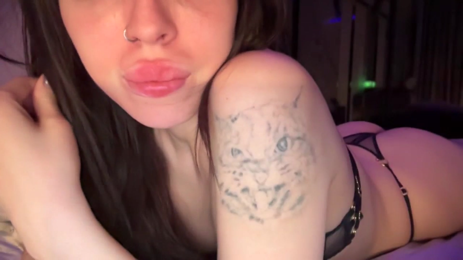 Gallery image thumbnail from UGLYGIRL_'s myfreecams stream on, 05/20/2025, 22:57 image 13 of 20