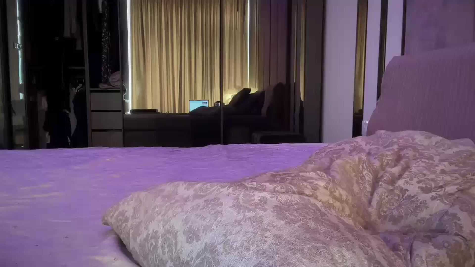 Gallery image thumbnail from UGLYGIRL_'s myfreecams stream on, 05/25/2025, 08:14 image 15 of 20