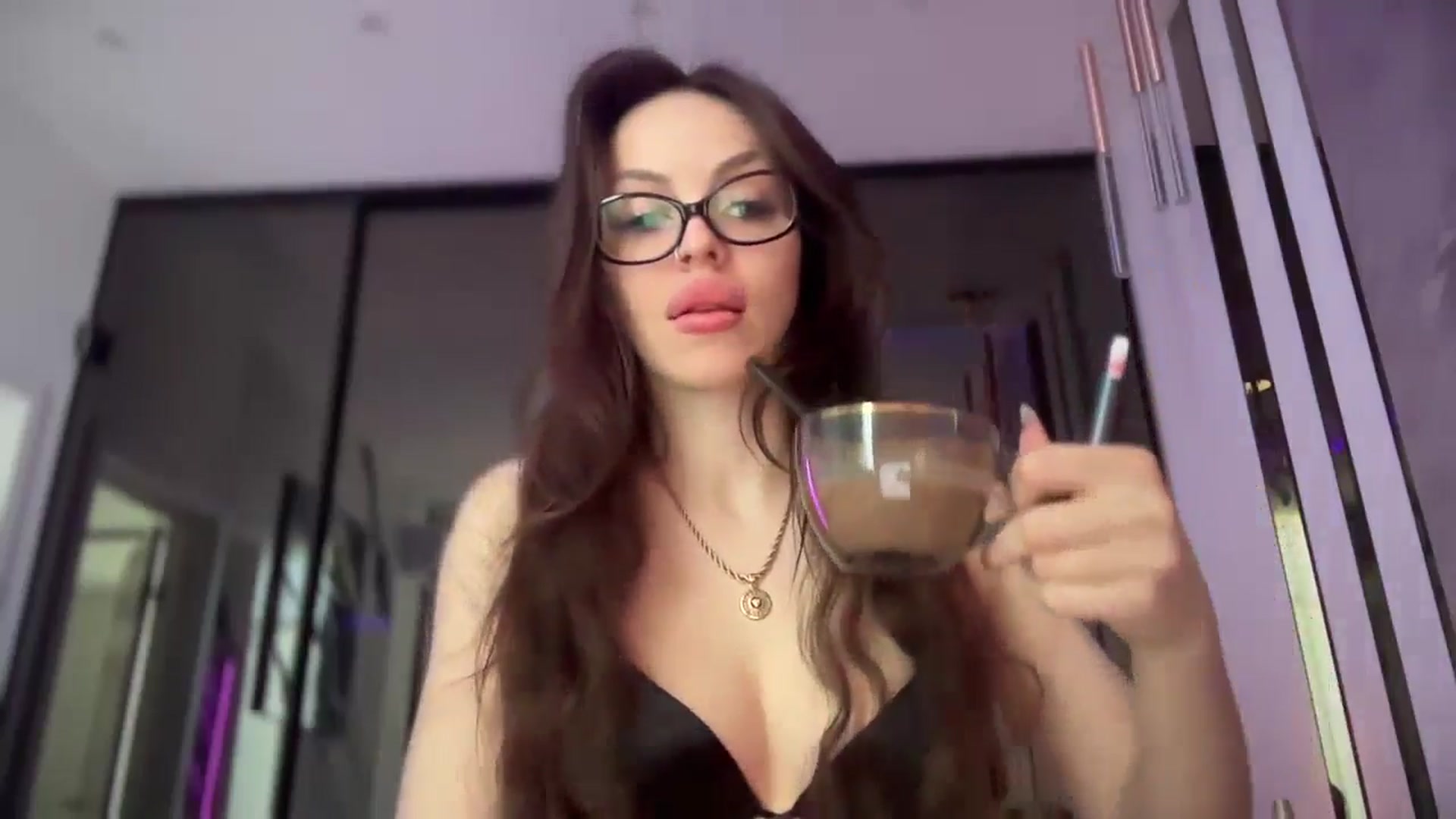Gallery image thumbnail from UGLYGIRL_'s myfreecams stream on, 06/05/2025, 11:22 image 4 of 20
