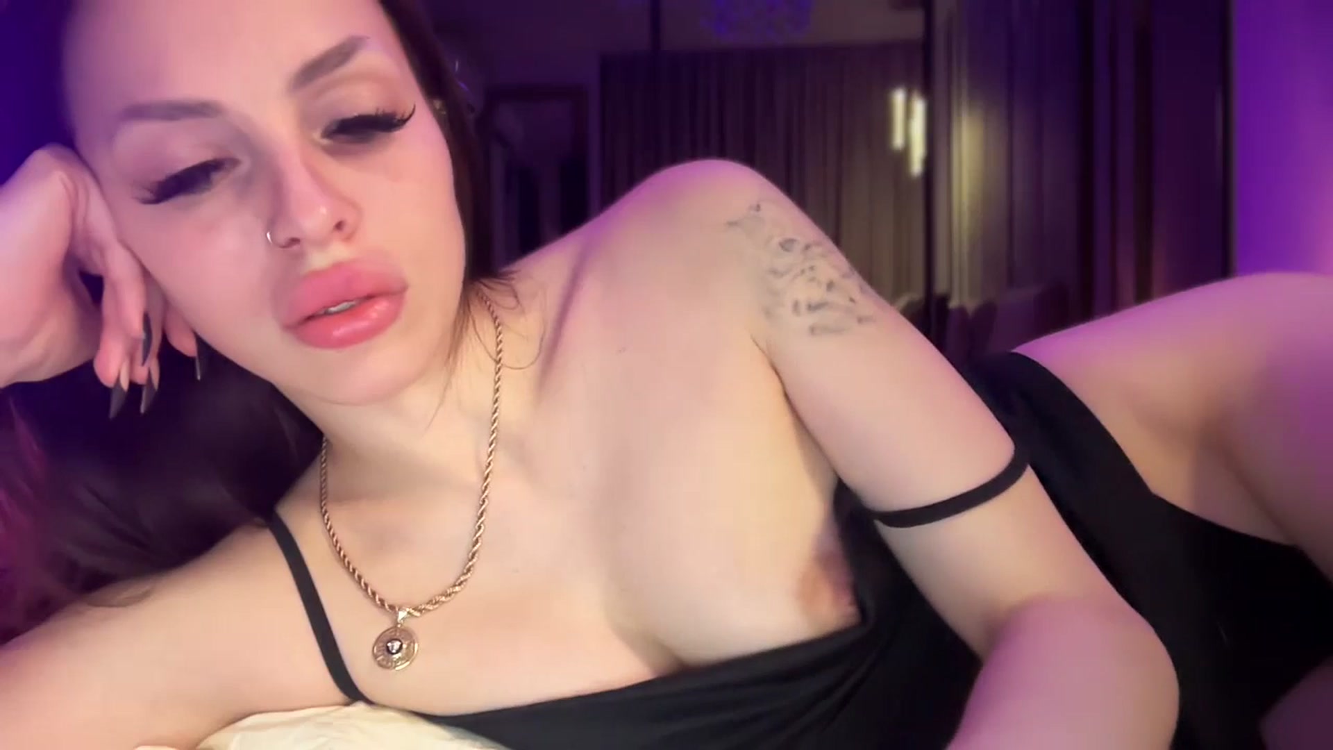 Gallery image thumbnail from UGLYGIRL_'s myfreecams stream on, 06/13/2025, 24:52 image 9 of 20