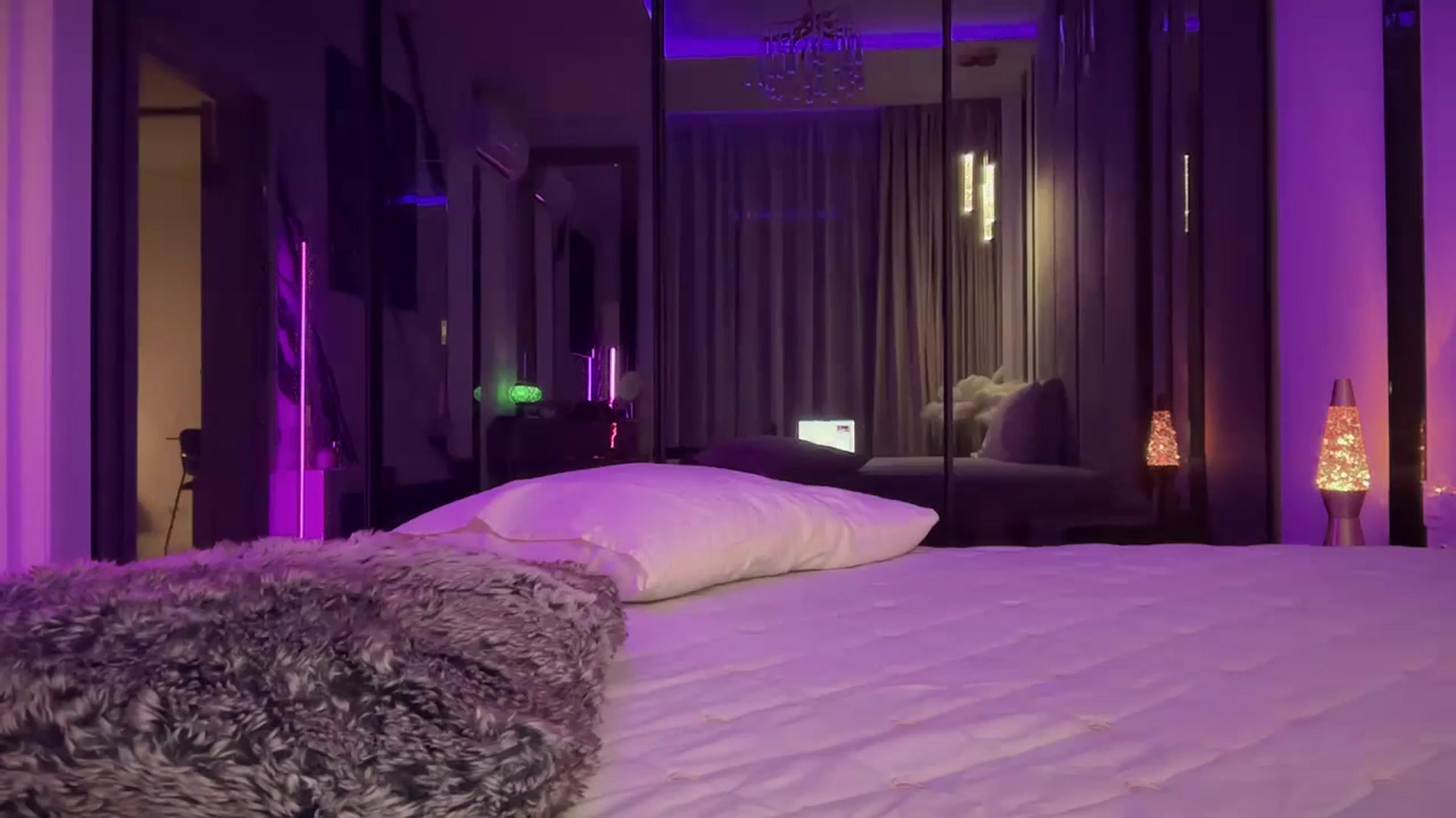 Gallery image thumbnail from UGLYGIRL_'s myfreecams stream on, 06/19/2025, 24:04 image 2 of 20