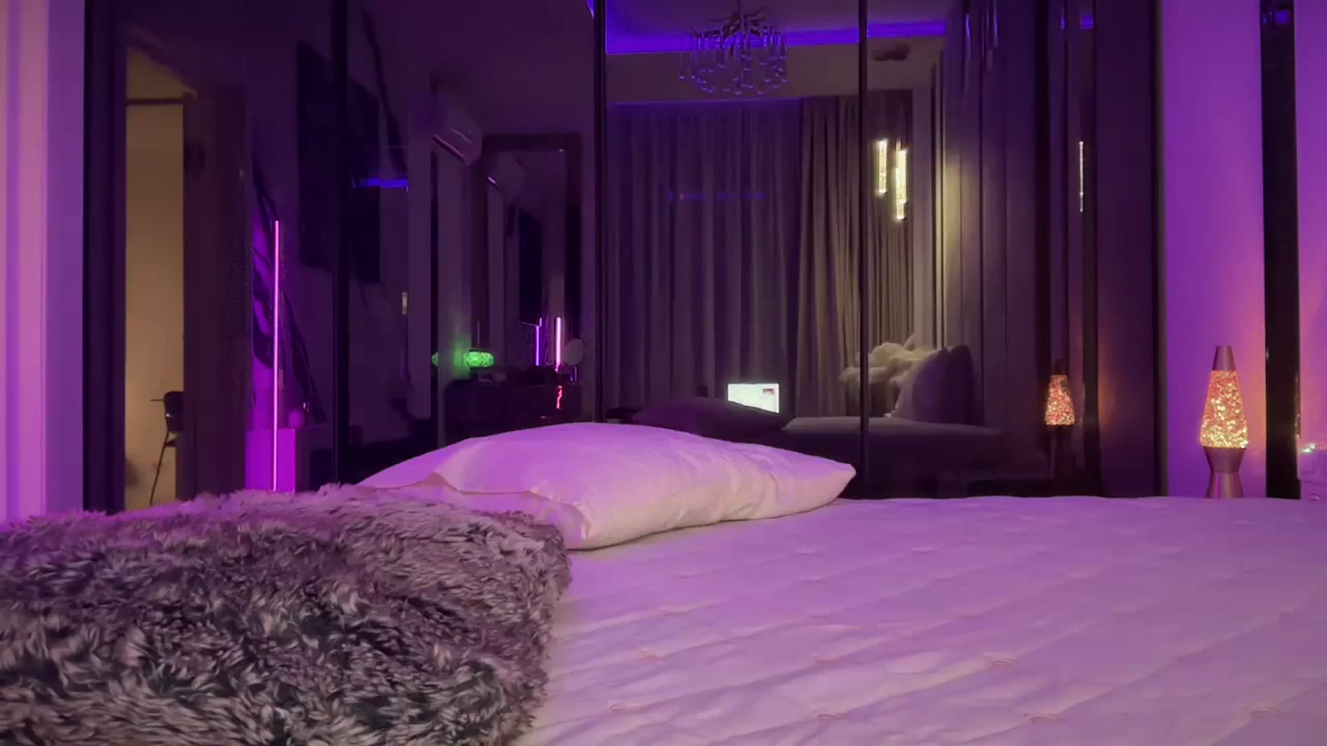 Gallery image thumbnail from UGLYGIRL_'s myfreecams stream on, 06/19/2025, 24:04 image 4 of 20