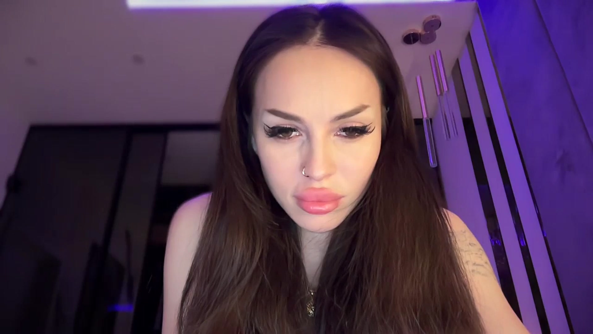 Gallery image thumbnail from UGLYGIRL_'s myfreecams stream on, 06/21/2025, 22:24 image 3 of 20
