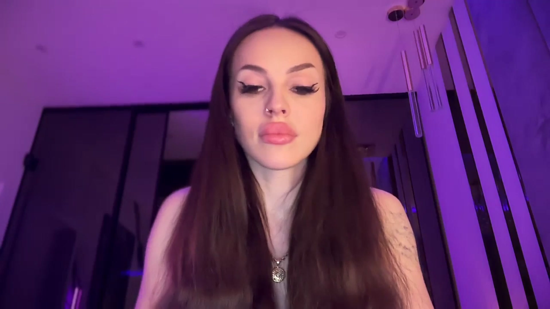 Gallery image thumbnail from UGLYGIRL_'s myfreecams stream on, 06/21/2025, 22:24 image 10 of 20