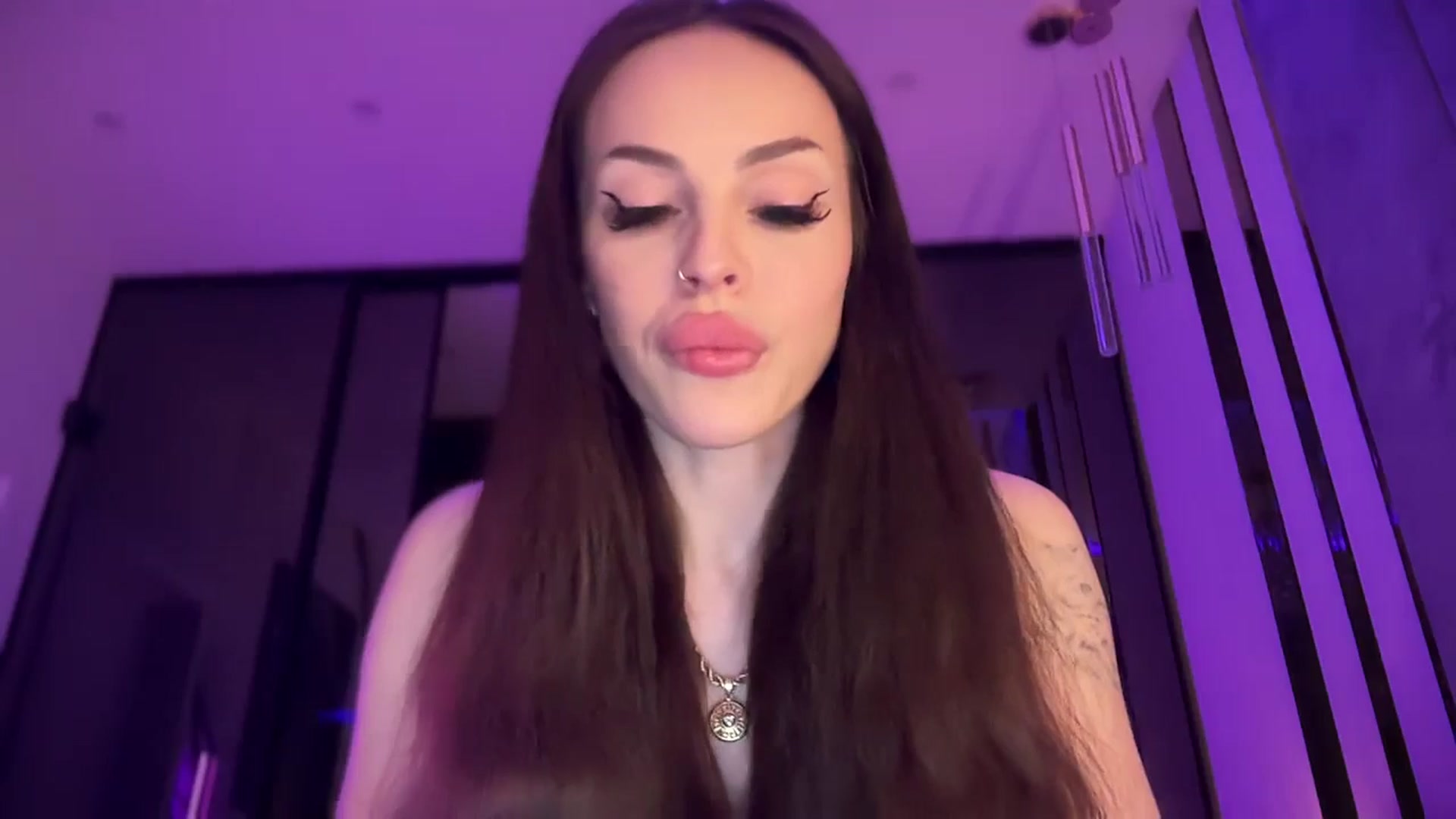 Gallery image thumbnail from UGLYGIRL_'s myfreecams stream on, 06/21/2025, 22:24 image 15 of 20