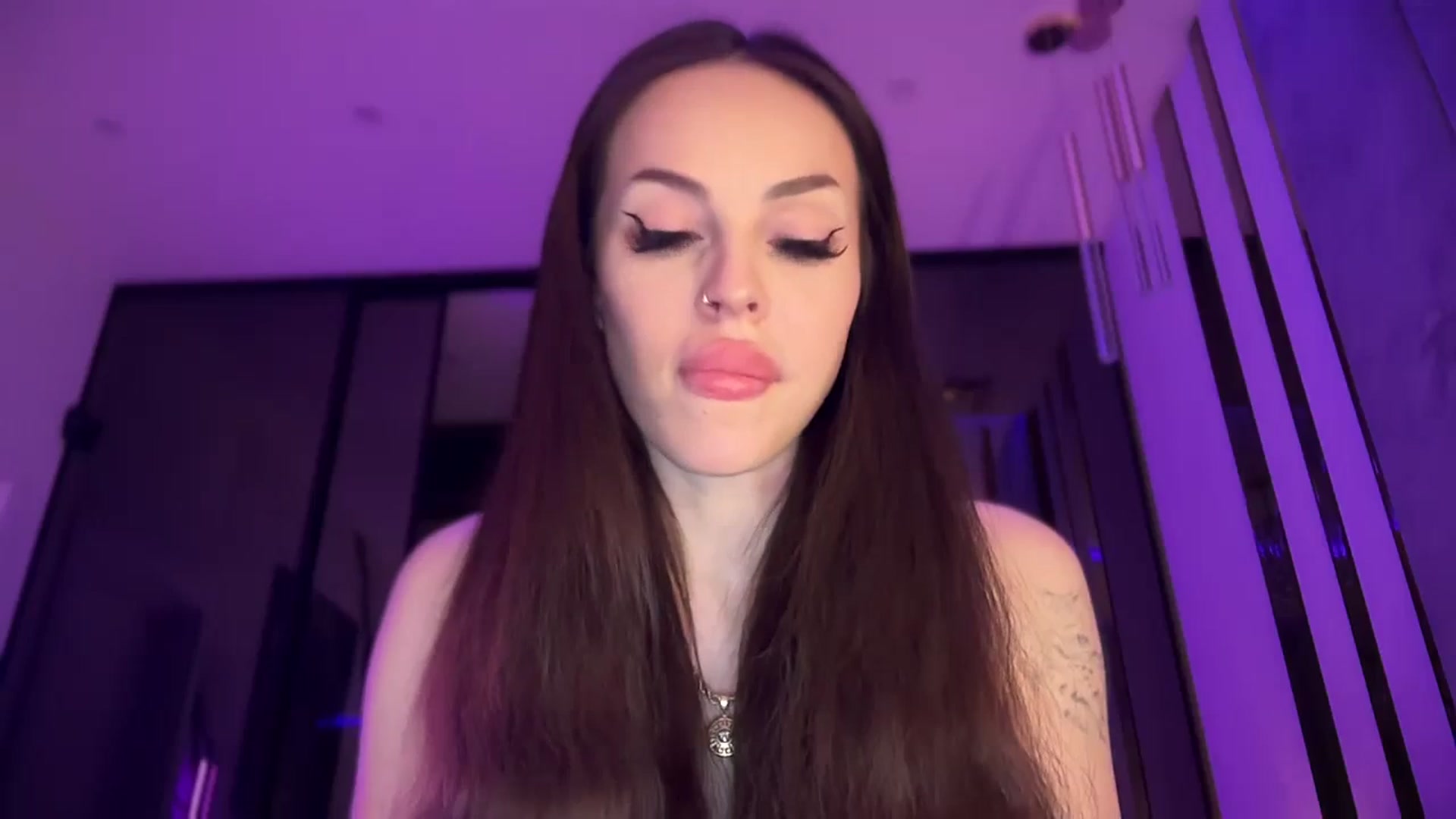 Gallery image thumbnail from UGLYGIRL_'s myfreecams stream on, 06/21/2025, 22:24 image 12 of 20