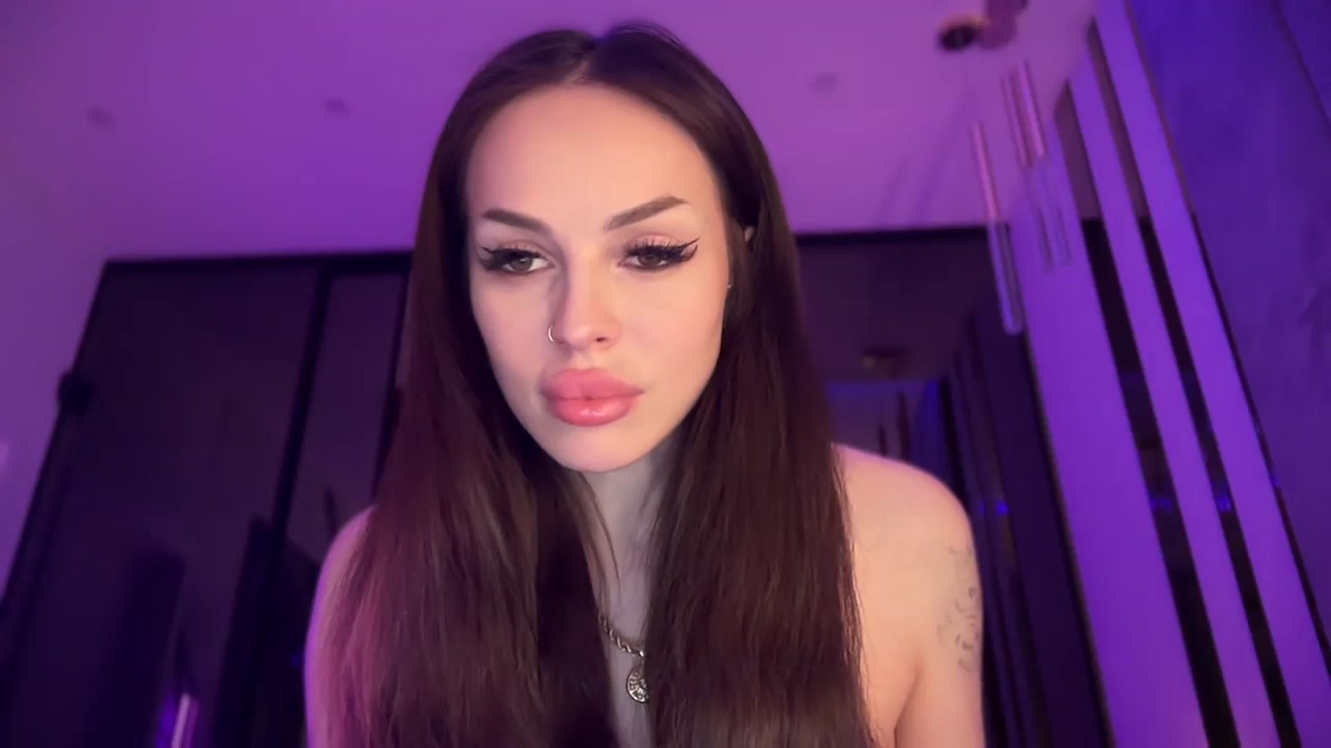 Gallery image thumbnail from UGLYGIRL_'s myfreecams stream on, 06/21/2025, 22:24 image 9 of 20