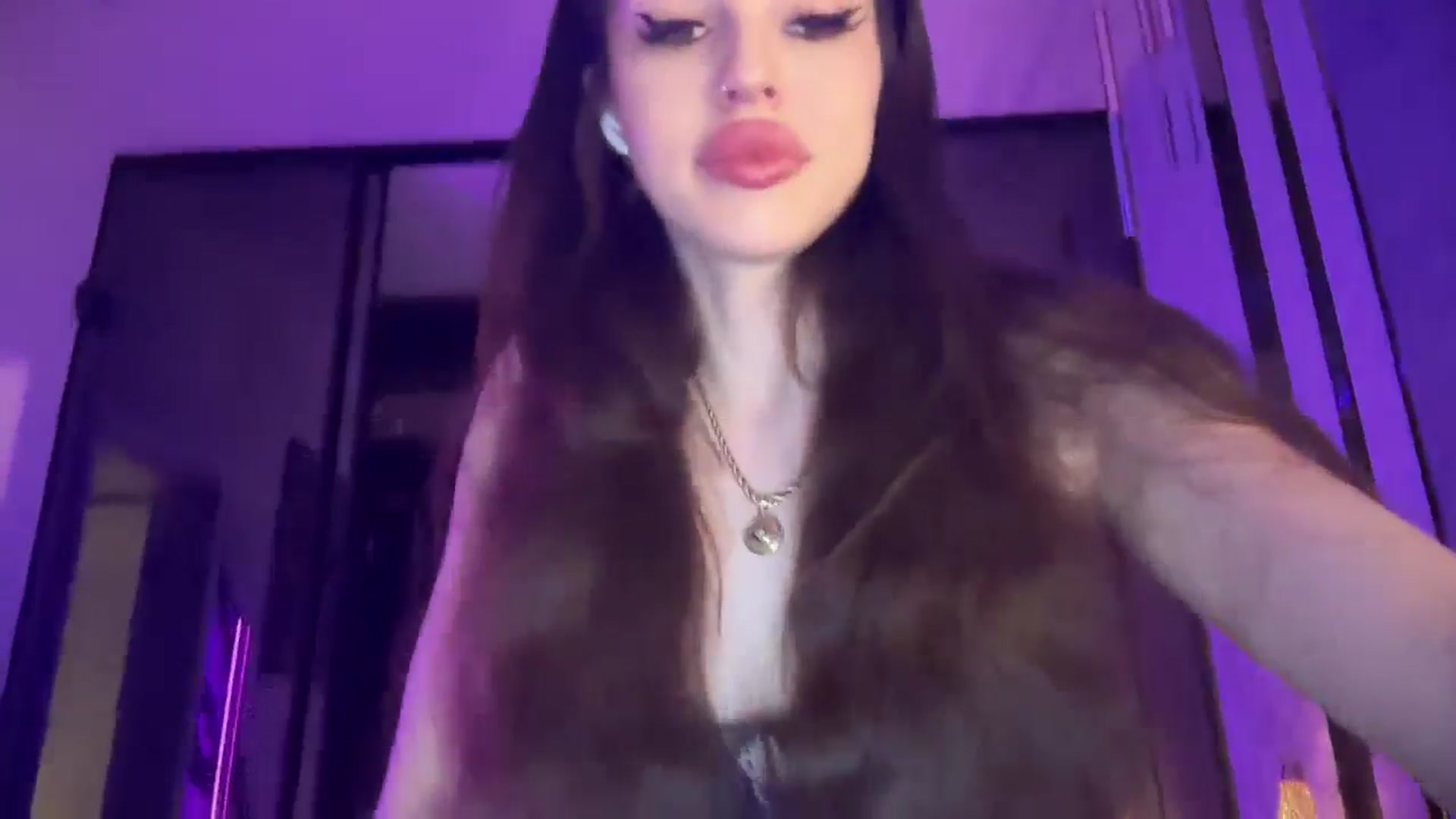 Gallery image thumbnail from UGLYGIRL_'s myfreecams stream on, 06/24/2025, 24:46 image 3 of 20