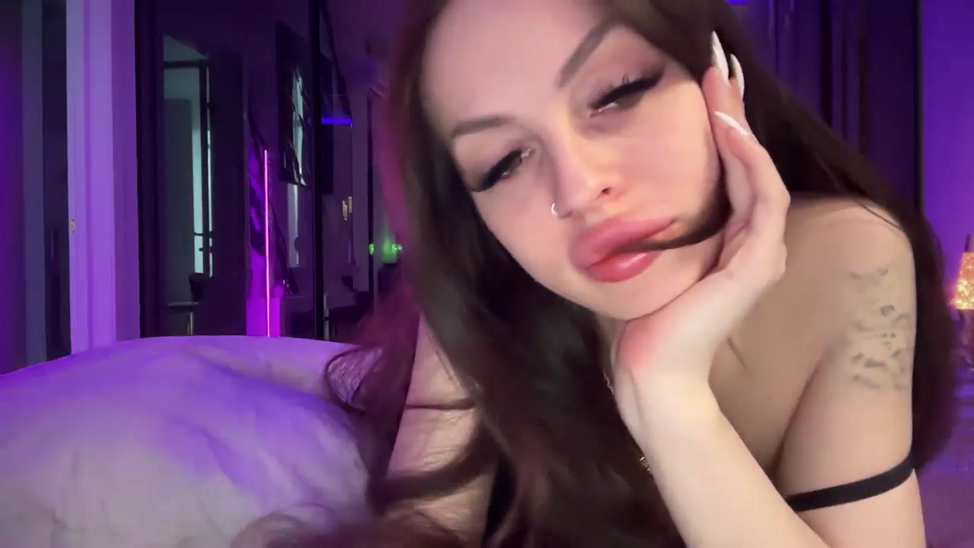 Gallery image thumbnail from UGLYGIRL_'s myfreecams stream on, 06/28/2025, 02:45 image 15 of 20