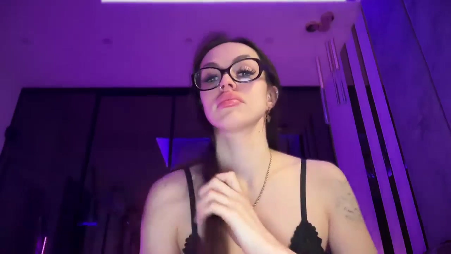 Gallery image thumbnail from UGLYGIRL_'s myfreecams stream on, 07/06/2025, 24:15 image 16 of 20