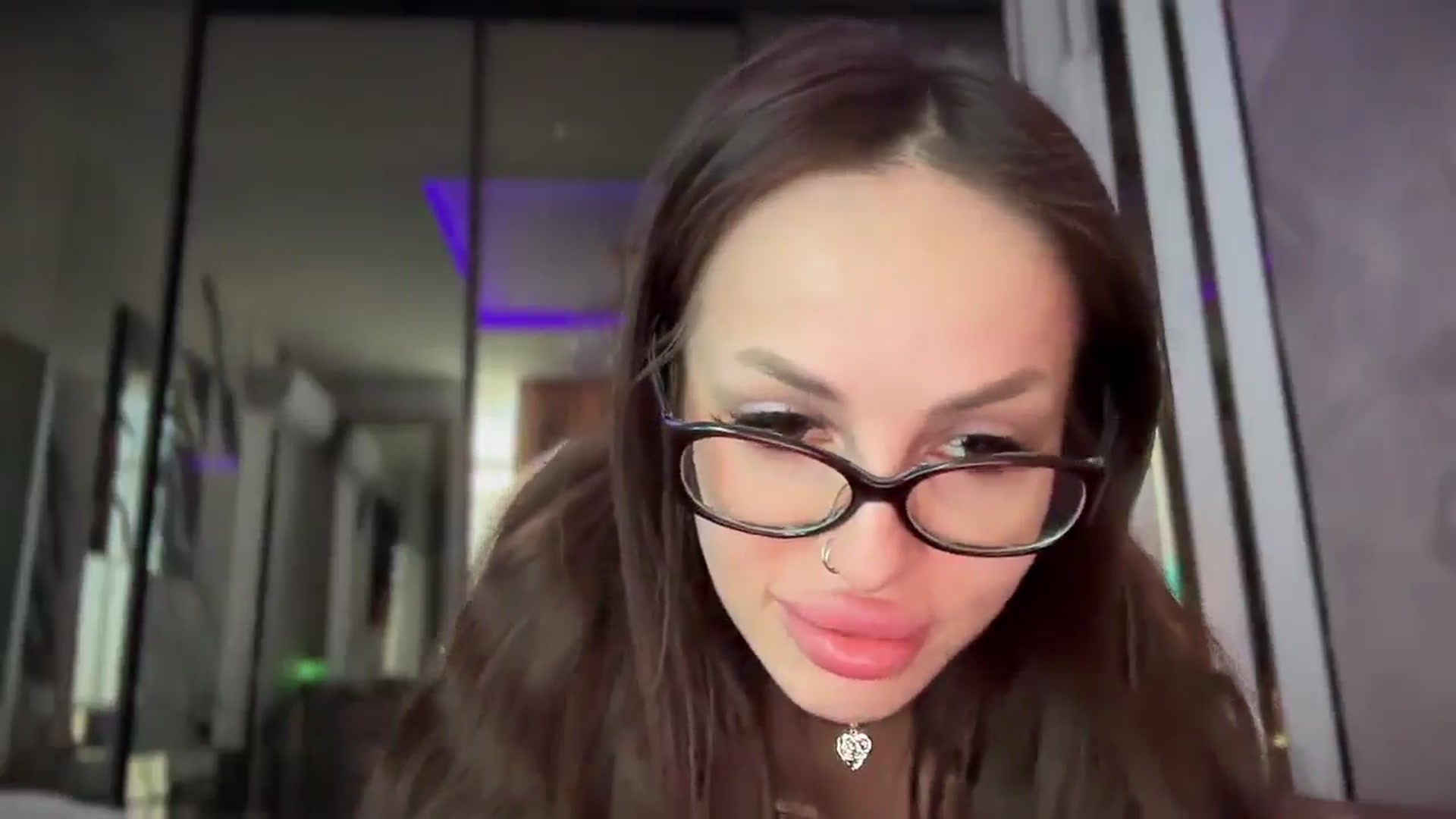 Gallery image thumbnail from UGLYGIRL_'s myfreecams stream on, 08/04/2025, 15:05 image 15 of 20