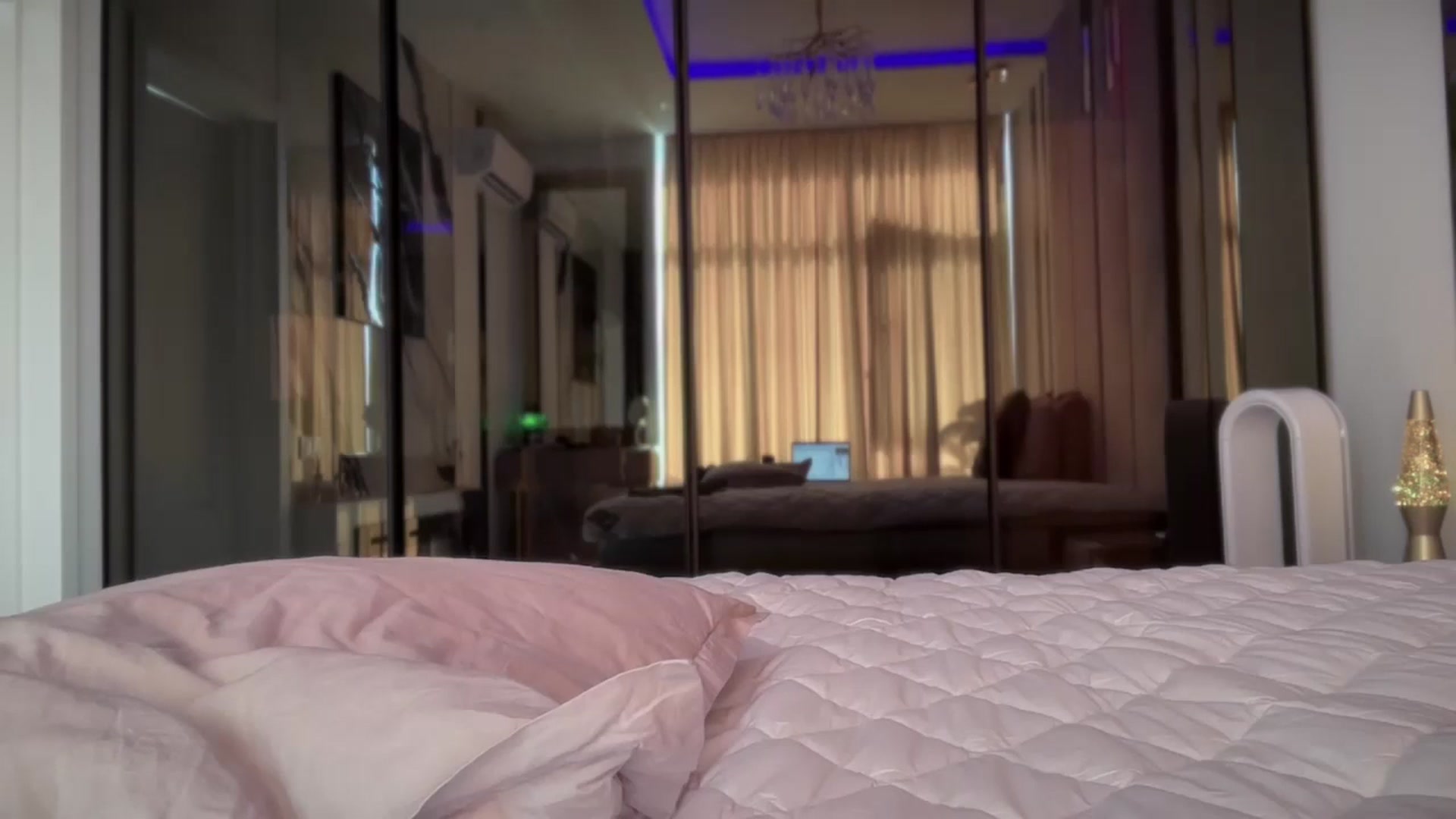 Gallery image thumbnail from UGLYGIRL_'s myfreecams stream on, 08/09/2025, 07:04 image 16 of 20