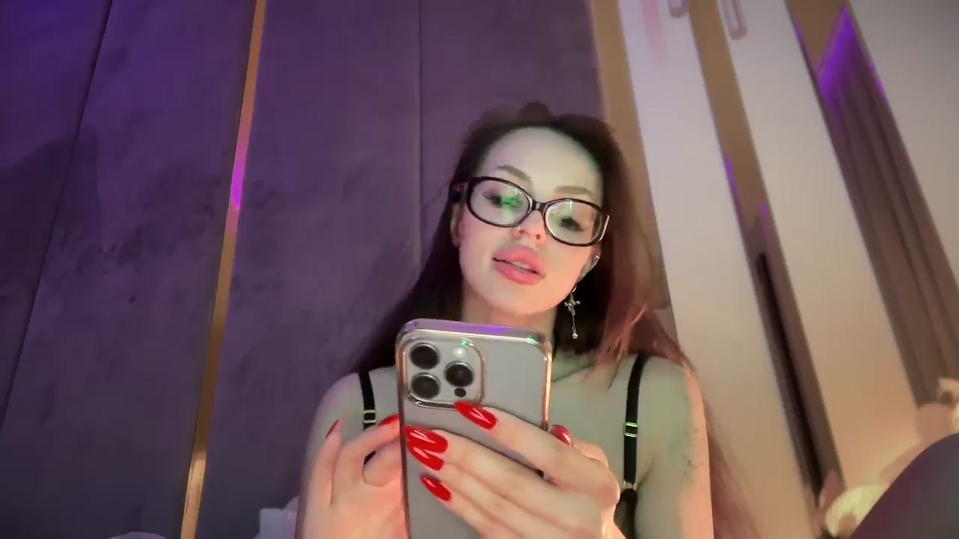 Gallery image thumbnail from UGLYGIRL_'s myfreecams stream on, 09/01/2025, 22:28 image 16 of 20