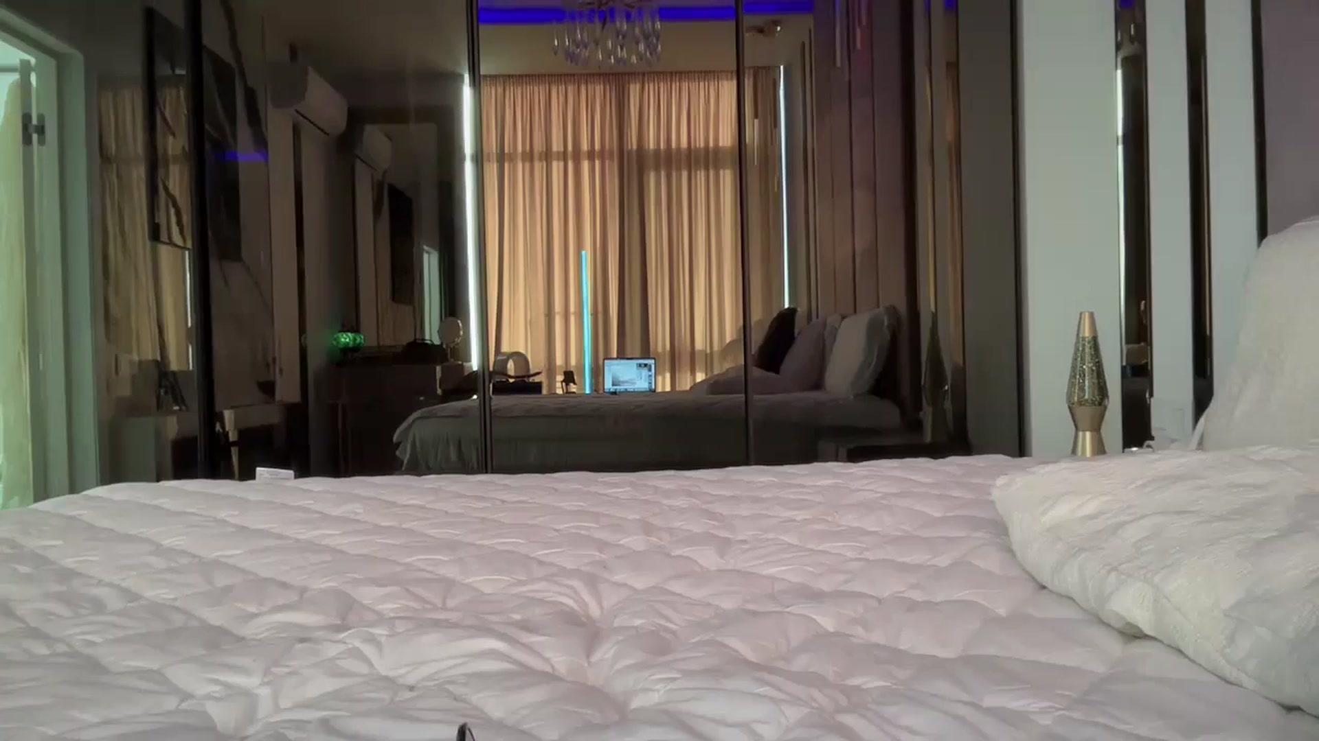 Gallery image thumbnail from UGLYGIRL_'s myfreecams stream on, 09/03/2025, 05:08 image 3 of 20