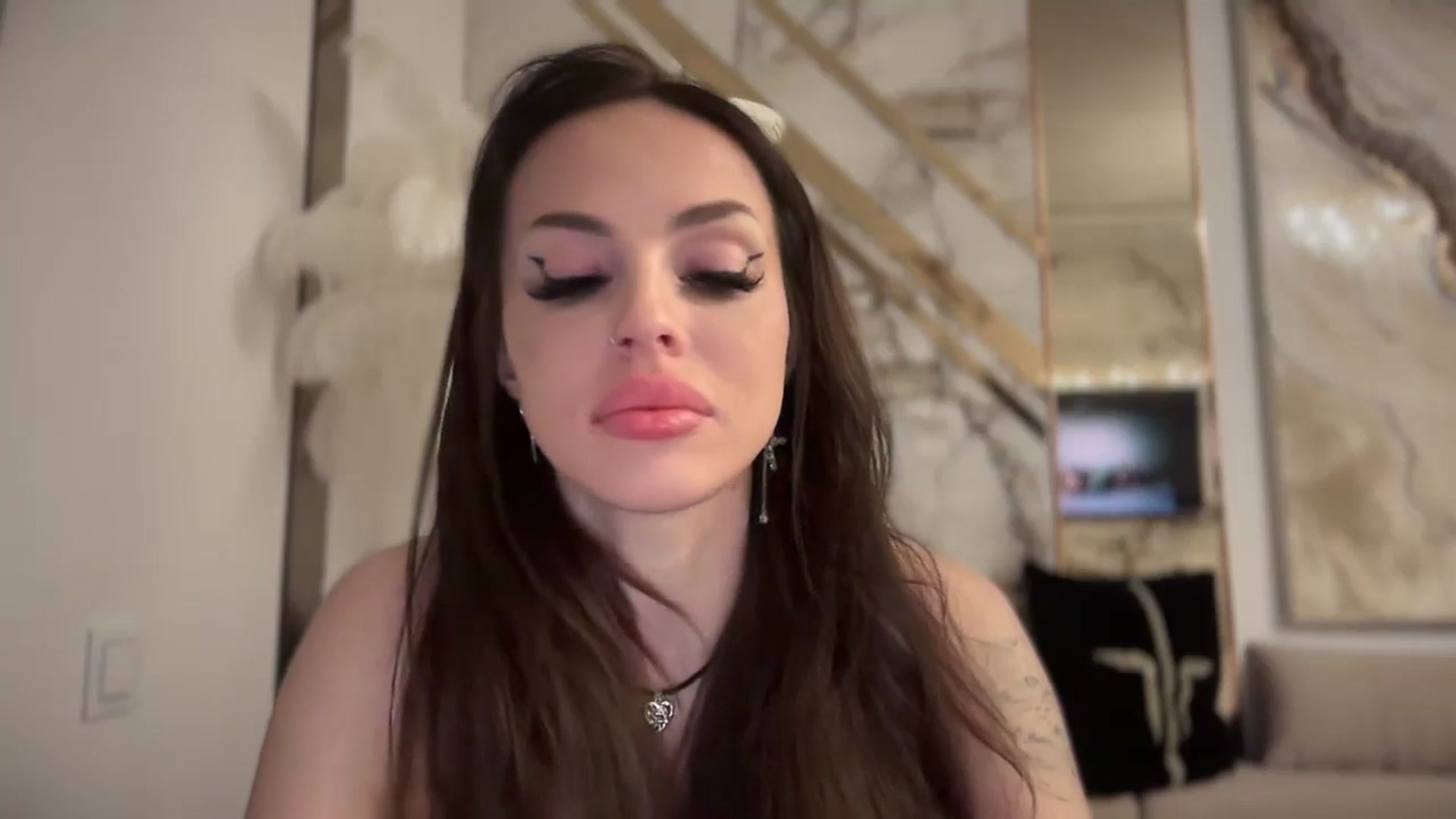 Gallery image thumbnail from UGLYGIRL_'s myfreecams stream on, 10/13/2025, 24:07 image 20 of 20