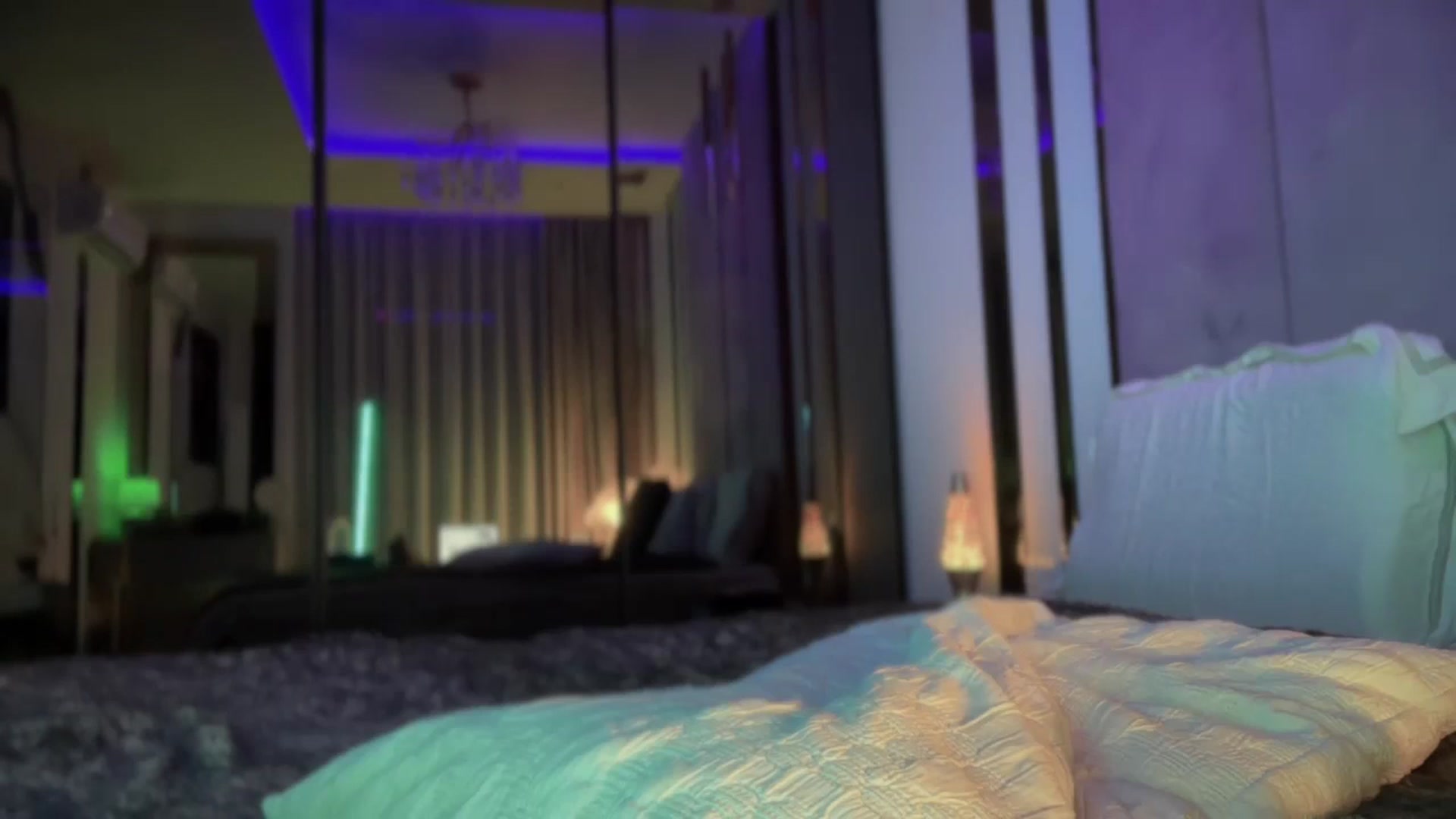Gallery image thumbnail from UGLYGIRL_'s myfreecams stream on, 10/16/2025, 01:19 image 3 of 20