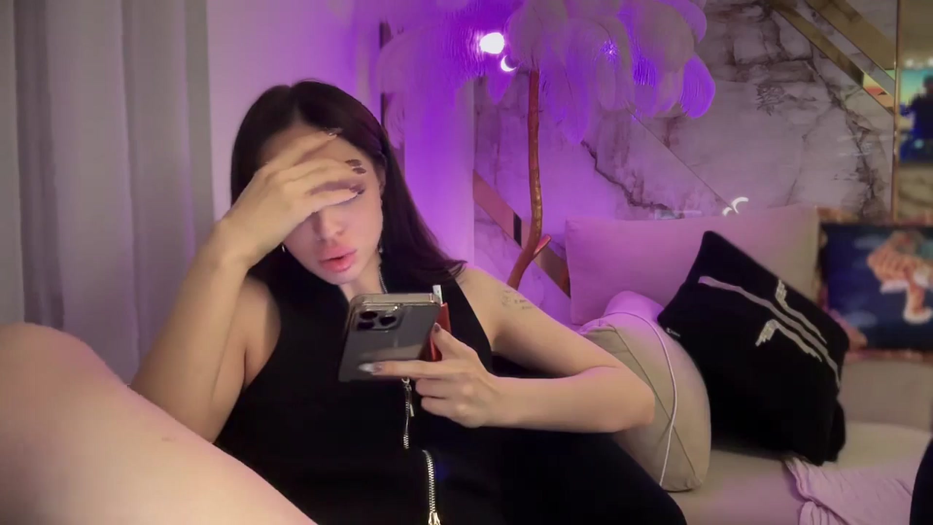 Gallery image thumbnail from UGLYGIRL_'s myfreecams stream on, 10/18/2025, 23:34 image 3 of 20