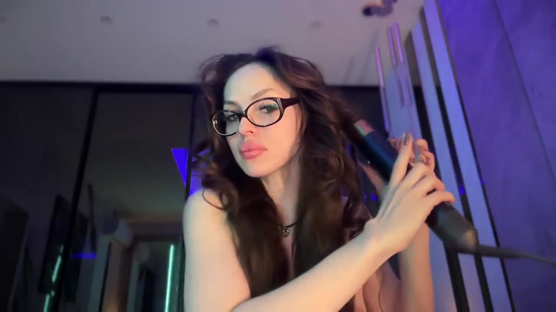 Gallery image thumbnail from UGLYGIRL_'s myfreecams stream on, 10/20/2025, 01:25 image 16 of 20