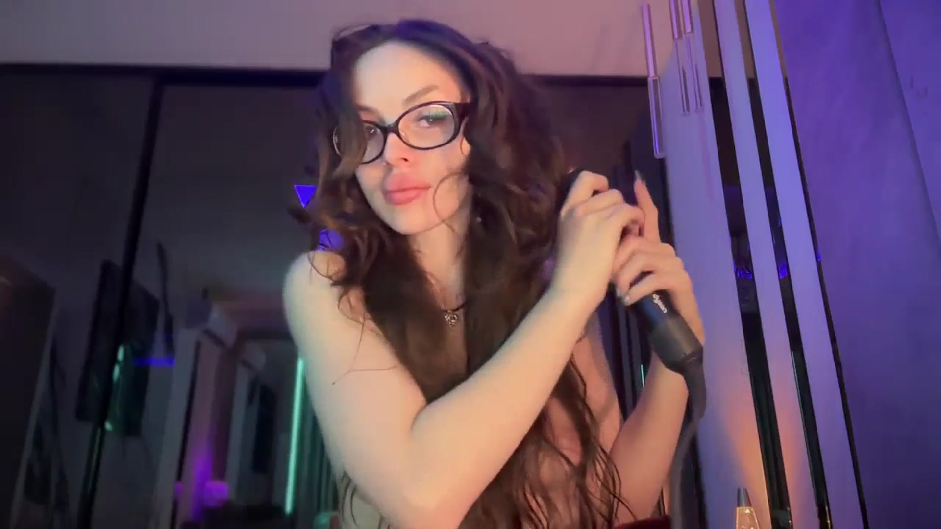 Gallery image thumbnail from UGLYGIRL_'s myfreecams stream on, 10/31/2025, 21:40 image 4 of 20