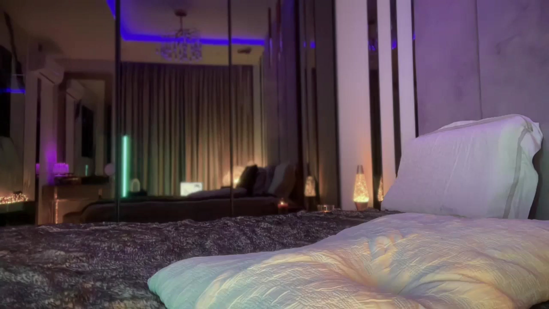 Gallery image thumbnail from UGLYGIRL_'s myfreecams stream on, 11/05/2025, 02:51 image 6 of 20