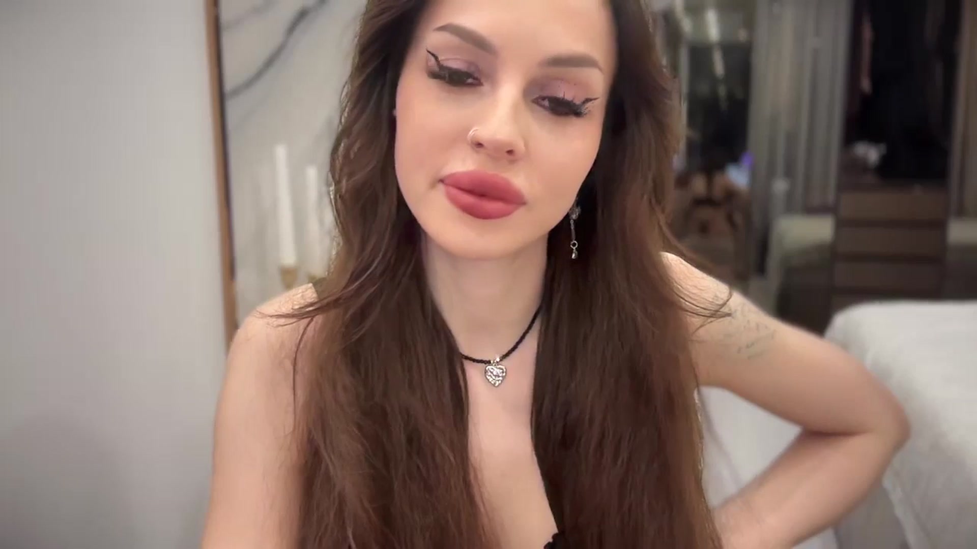 Gallery image thumbnail from UGLYGIRL_'s myfreecams stream on, 12/06/2025, 17:16 image 17 of 20